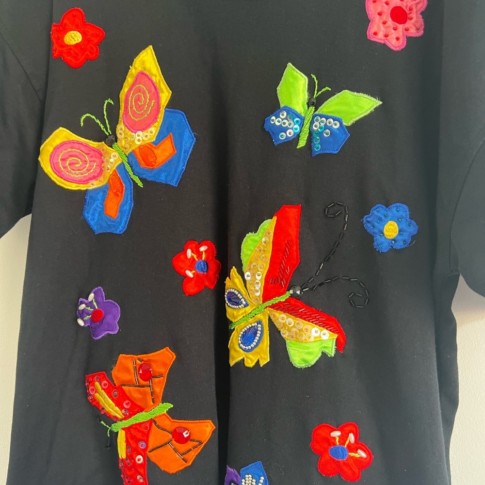 Size Medium Victoria Harbour Black Applique Butterfly Tshirt with Shoulder Pads - Picture 2 of 5